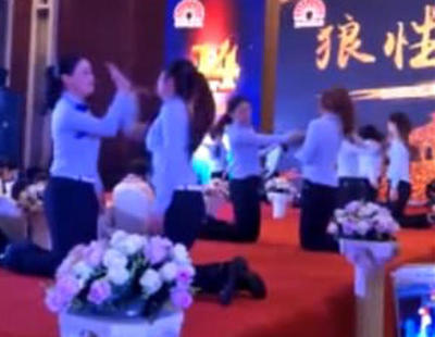 Una empresa china ha obligado a sus empleadas a abofetearse durante una fiesta