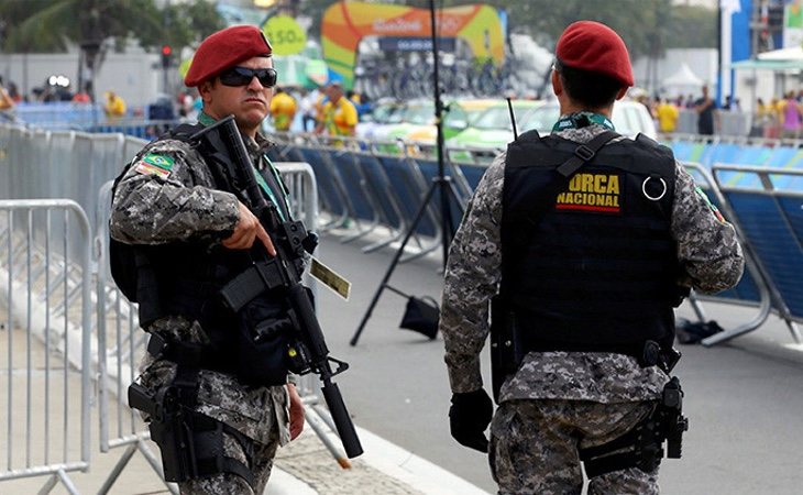 Policías de Brasil | Paul Hanna