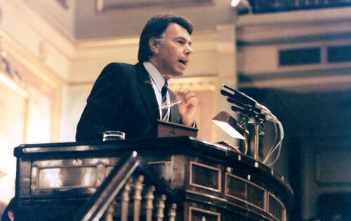 Felipe González, en la tribuna del Congreso de los diputados, en el debate de su investidura en 1986