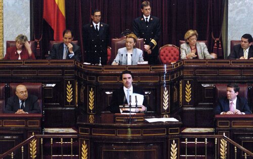 José María Aznar interviene en el debate de su investidura en el 2000