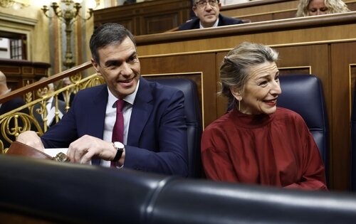 Pedro Sánchez, presidente del Gobierno, y Yolanda Díaz, vicepresidenta segunda y ministra de Trabajo y Economía Social, en el Congreso