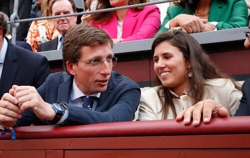 Primera imagen de José Luis Martínez-Almeida y Teresa Urquijo y Moreno en la Plaza de Toros de Las Ventas