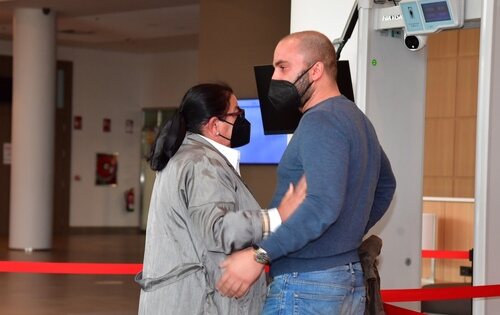 Antonio Tejado y María del Monte durante el funeral de Juan Carlos Tejado