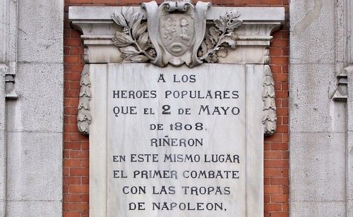 Placa a los Héroes del 2 de mayo en la Puerta del Sol