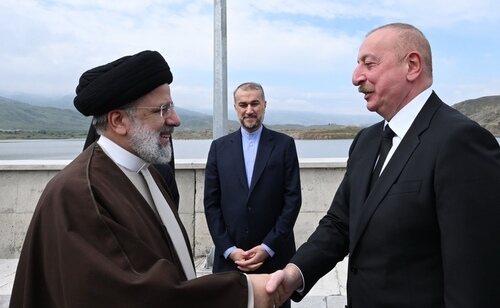 Reunión entre el presidente de Irán, Ebrahim Raisi y el presidente de Azerbaiyán, Ilham Aliyev, previa al accidente