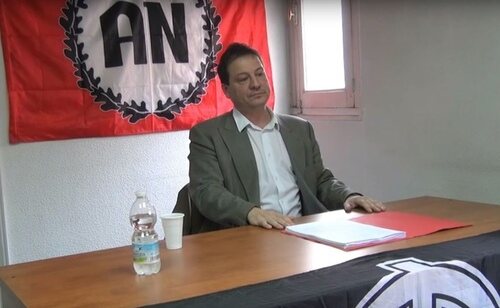 Fernando Paz, cabeza de lista de VOX en Albacete en 2019, en la sede de la organización neonazi Alianza Nacional