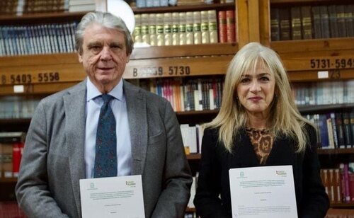 La consejera de Desarrollo educativo de la Junta de Andalucía, Patricia del Pozo y el presidente de la Fundación Villacisneros, Iñigo Gómez-Pineda