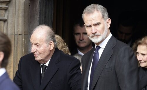 El rey Felipe VI junto a su padre, el rey Juan Carlos