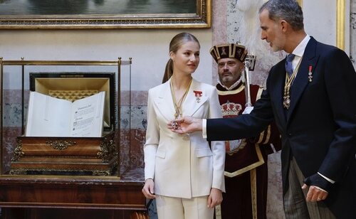 La Princesa Leonor, junto a su padre, el rey Felipe VI