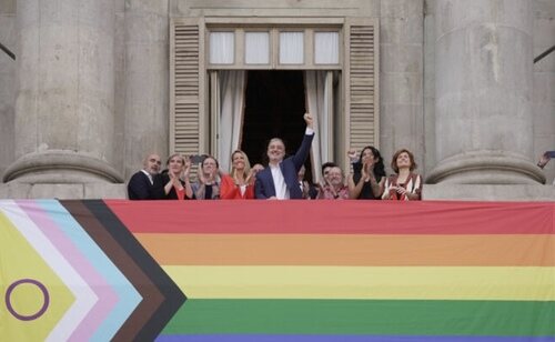 Bandera LGTBI en el Ayuntamiento de Barcelona