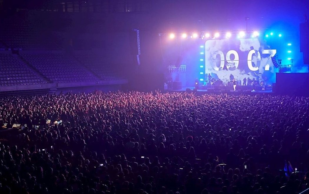 Love of Lesbian protagoniza el primer gran concierto sin distancia en pandemia congregando a 5.000 personas en el Palau Sant Jordi