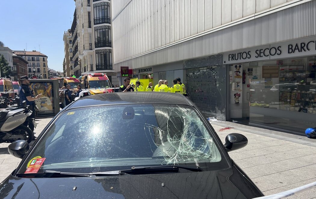 Atropello múltiple en el centro de Madrid: un coche invade la acera y arrolla a tres personas