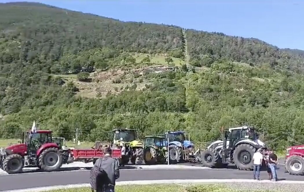 Las tractoradas bloquean los principales puntos de conexión entre España y Francia ante las elecciones europeas