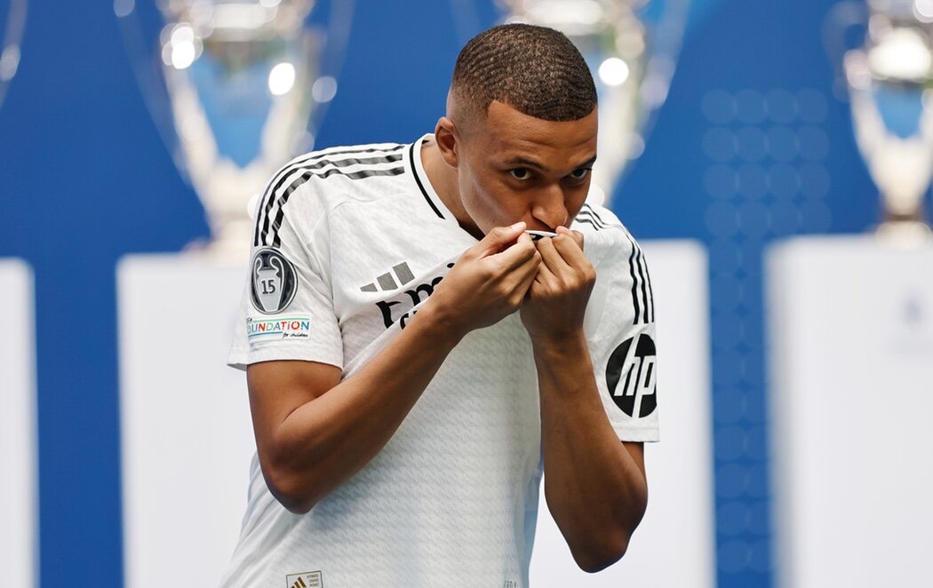 El Real Madrid presenta a Mbappé entre la euforia madridista