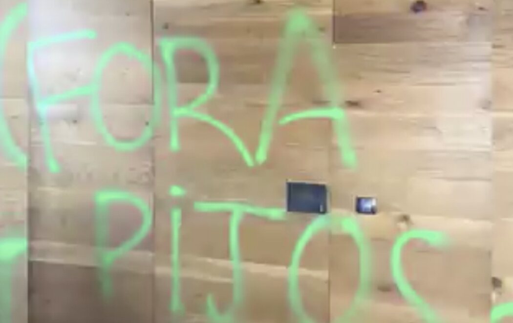 Las juventudes de la CUP vandalizan la casa de Gerard Piqué en la Cerdanya: "Fuera pijos"