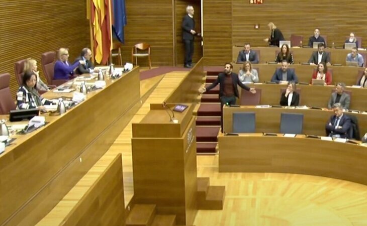 Una trifulca con gritos de "Mazón dimisión" obliga a suspender el pleno de Les Corts