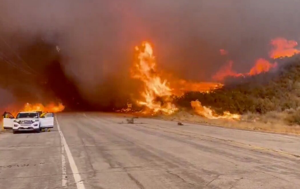 Un nuevo incendio amenaza Los Ángeles y obliga a evacuar a miles de personas