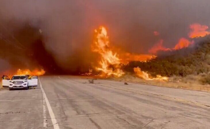 Un nuevo incendio amenaza Los Ángeles y obliga a evacuar a miles de personas