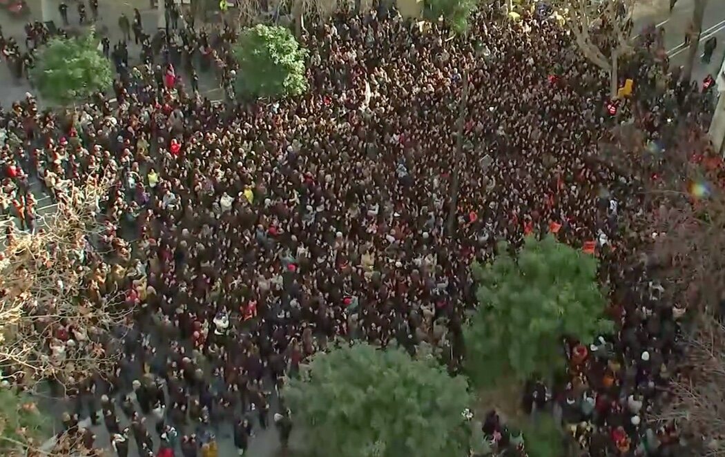 Aplazado el desahucio de la Casa Orsola de Barcelona por la concentración en repulsa