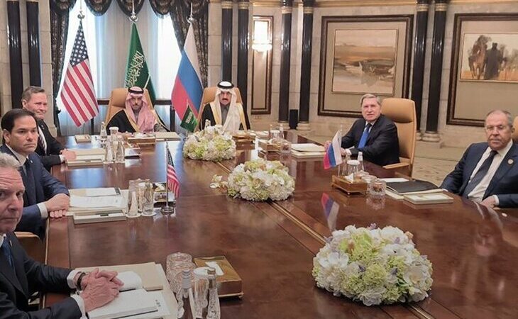 Rusia y Estados Unidos se reúnen en Arabia Saudí para negociar la paz en Ucrania en un encuentro bilateral