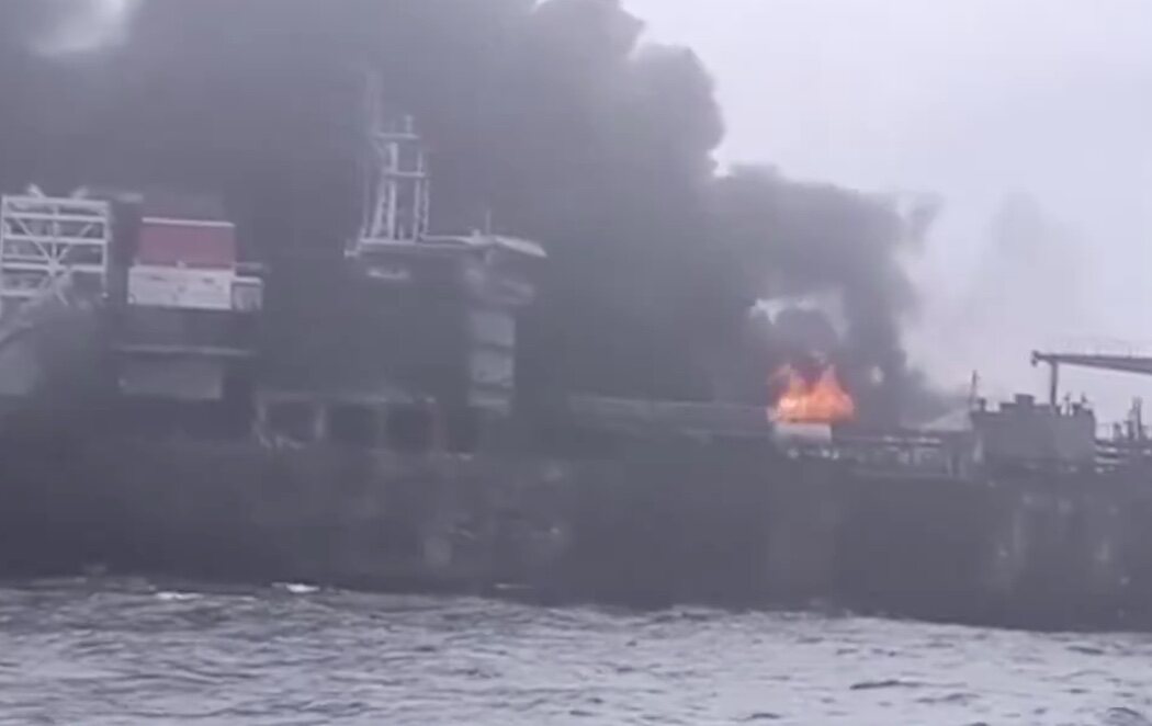 Continúa el incendio tras el impacto de un carguero con un petrolero en el Mar del Norte ante el riesgo de una catástrofe