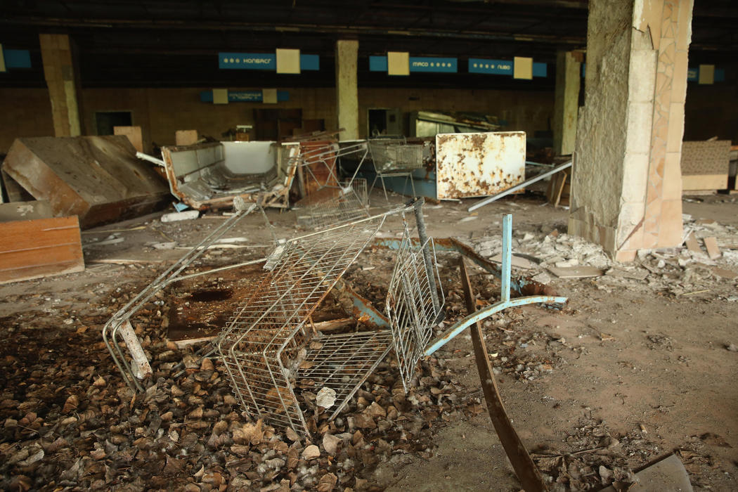Carros de supermercado abandonados en el suelo